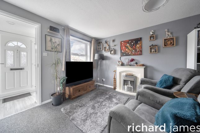 7, Victoria Drive, Chippenham photo 3