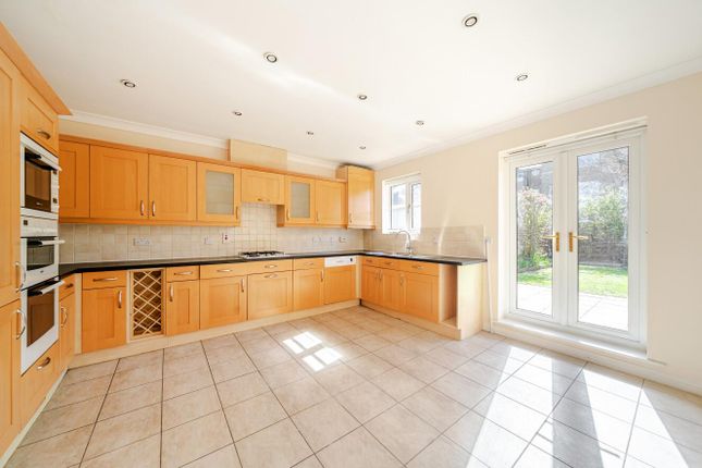 7, Goodhall Close, Stanmore photo 2