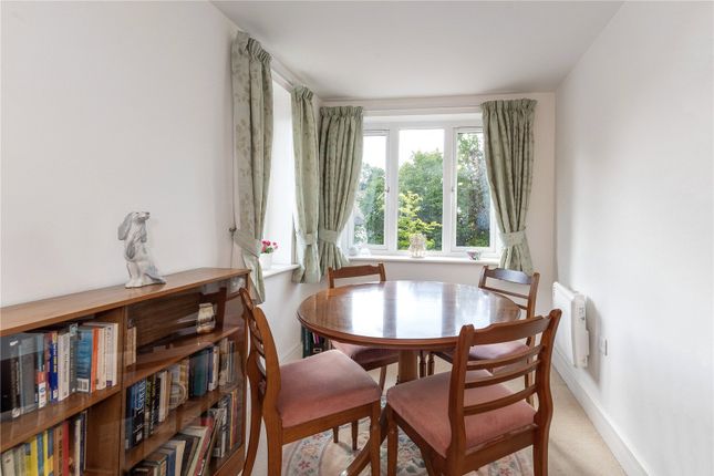 25, Eadhelm Court, Edenbridge photo 4