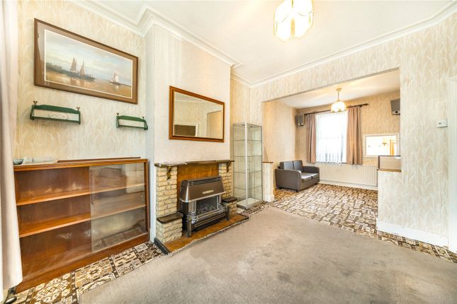 135, Caistor Park Road, London photo 2