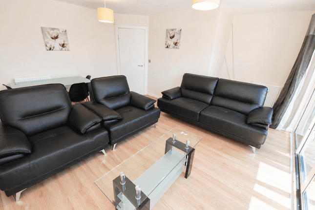44 Chevassut Street, Hulme, Manchester photo 2