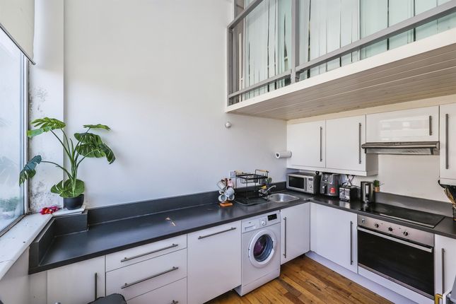 Flat for sale in Lee Street, Leicester