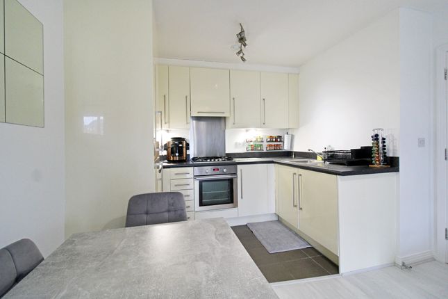 8, Bedford Court, Farnborough photo 3