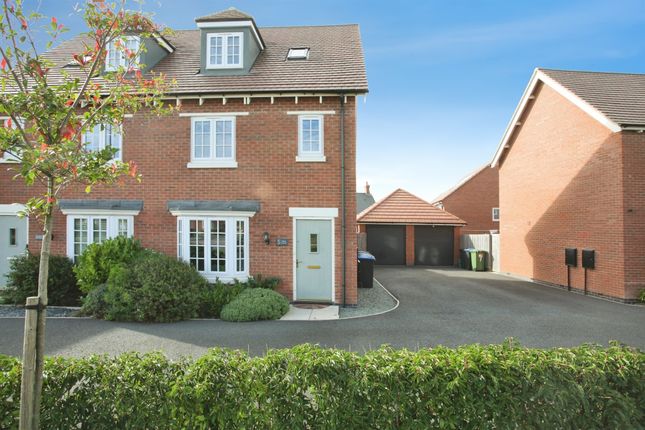 3-bed detached on Hertz Close, Rugby, £340,000