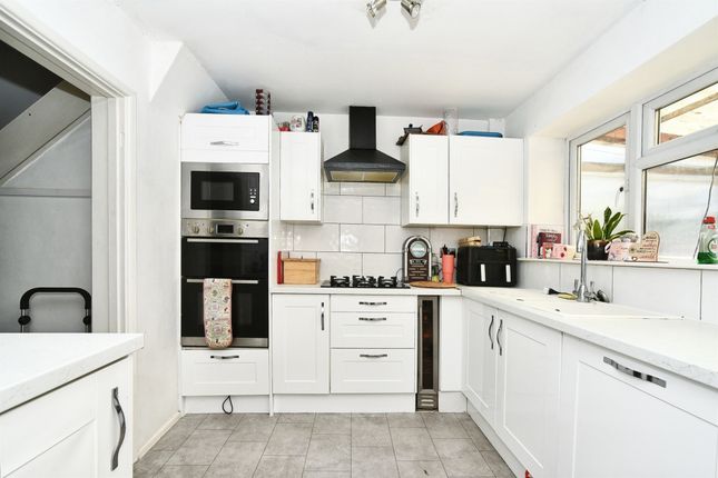17, Naunton Road, Swindon photo 2