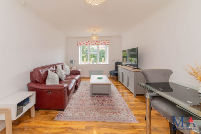 3, Yew Tree Court, Borehamwood photo 3