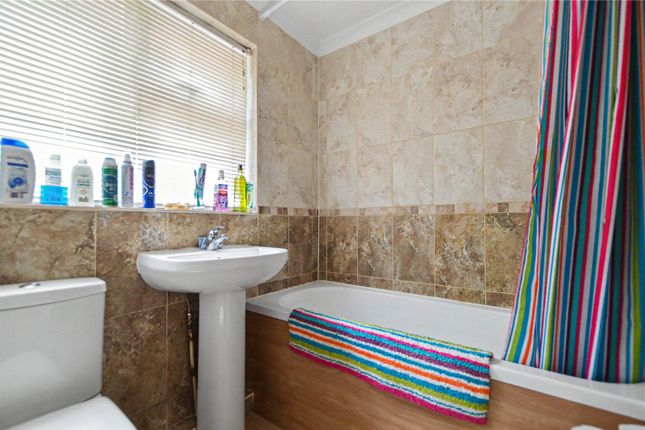 54, Worcester Avenue, Leeds photo 4