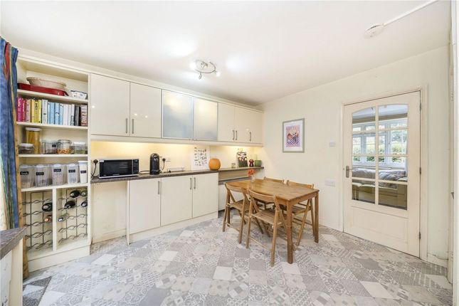 10, Beverley Court, London photo 3