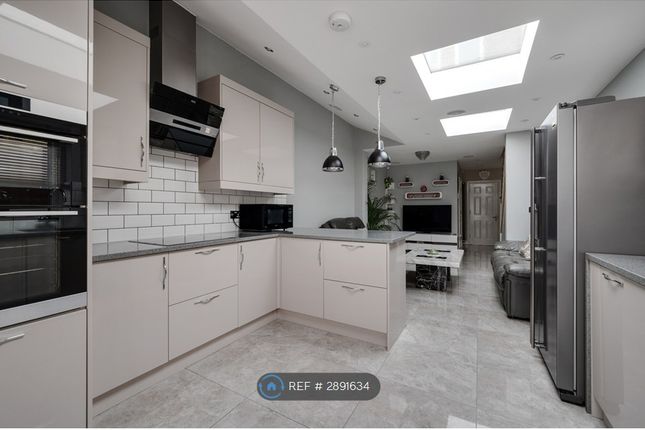 Hounslow Road, Hanworth, Feltham photo 5