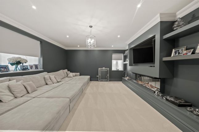 14, Green Lane, Tadworth photo 2