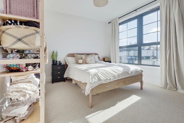 Flat Flat 3, 115, Station Road, Leigh-on-sea photo 4