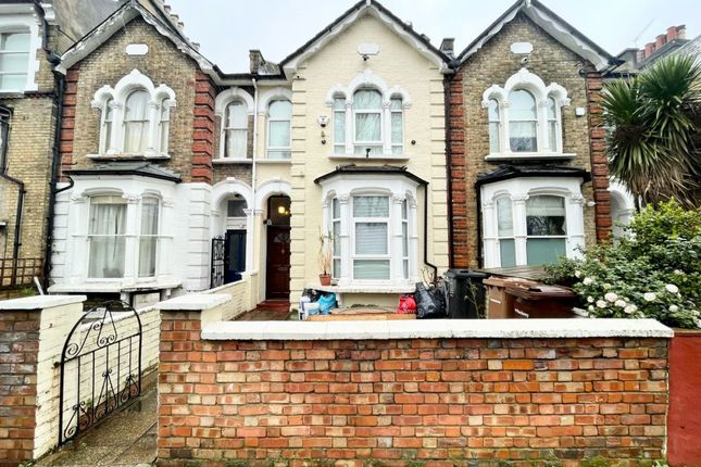 Terraced house to rent in Grayling Road, London