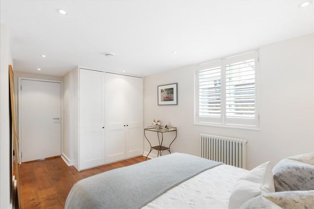 Flat for sale in Hartismere Road, Fulham