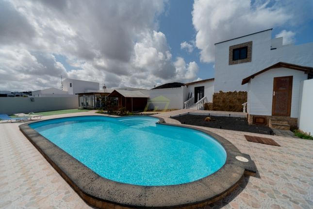 Villa for sale in Tinajo, Lanzarote, Spain