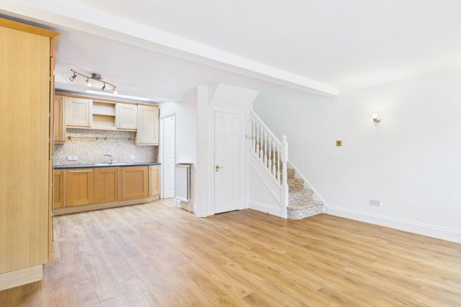 12, Thornhill Close, Buckinghamshire photo 3