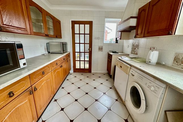4, Heathfield Close, Doncaster photo 2