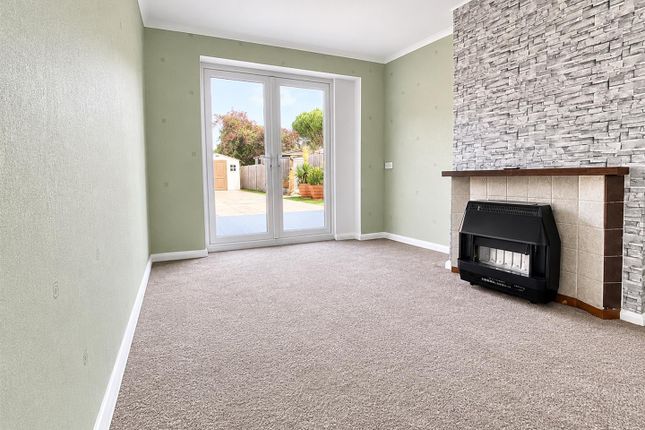 18, Ashley Close, Sheerness photo 2