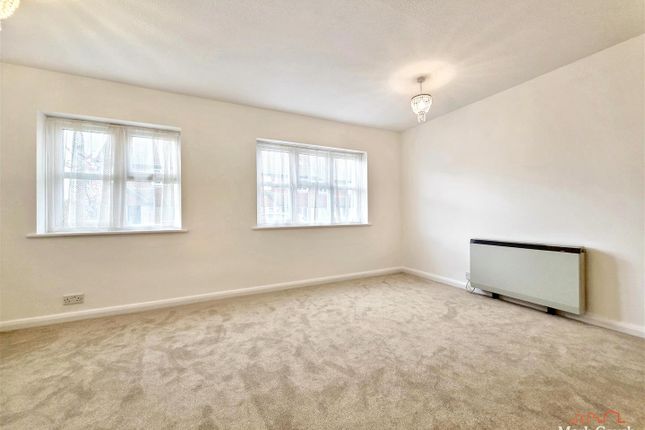 10 St. James Court, Woodfield Close, Ashtead photo 2