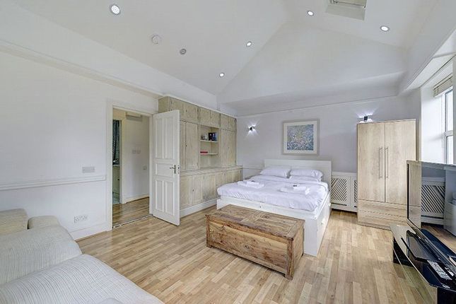Studio flat on Flat 3, 22A, Devonshire Street, London, £550,000