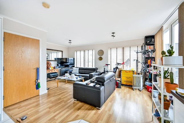 Thumbnail Flat for sale in Greenbank Court, Hounslow, Isleworth