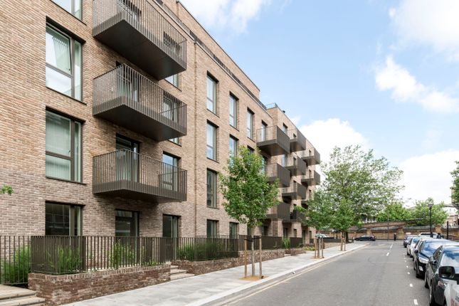 Flat for sale in Atrium Apartments, West Row, London