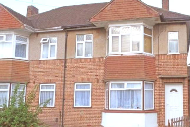 Thumbnail Maisonette for sale in Avon Close, Yeading, Hayes