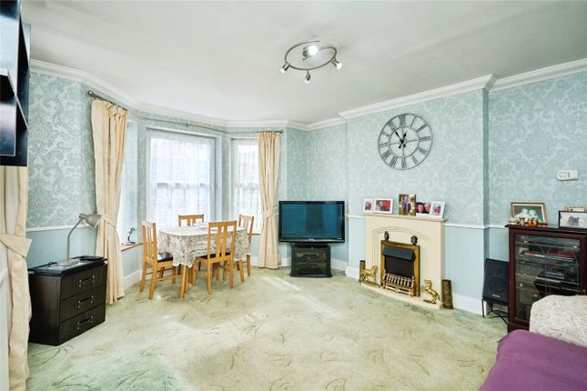 Flat 2, 10, Hope Road, Isle of Wight photo 3