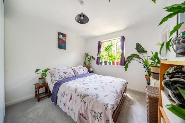 Flat 5, Aaron Lodge, 144, Burnt Ash Hill, London photo 4