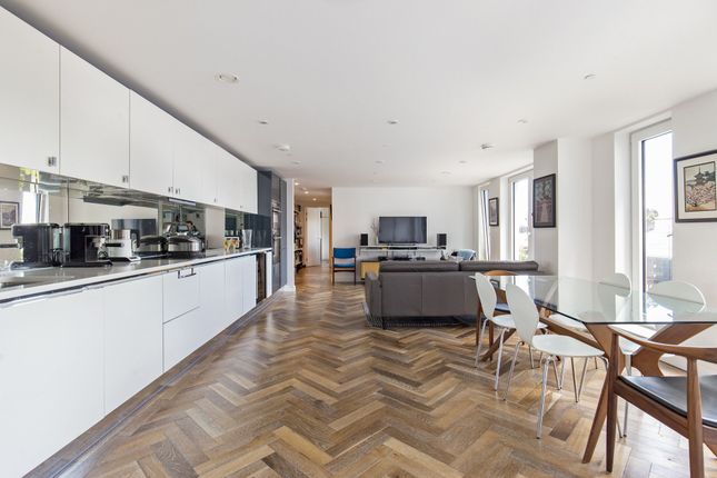 Flat for sale in Eagle Point, City Road, London