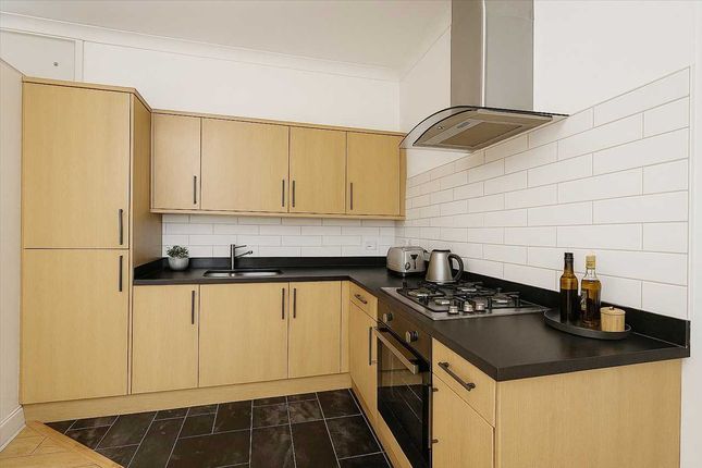 25B, Cremorne Road, London photo 4