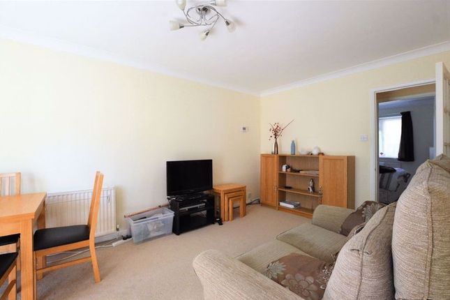 Flat for sale in Whisperwood Close, Harrow Weald, Middlesex
