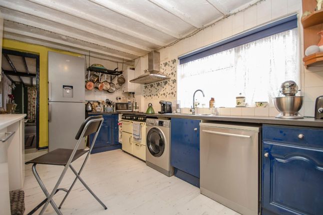 End terrace house for sale in Chalk Hill, West End, Southampton