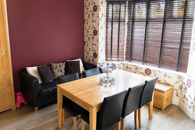 24 Woodland Avenue, Bristol photo 3
