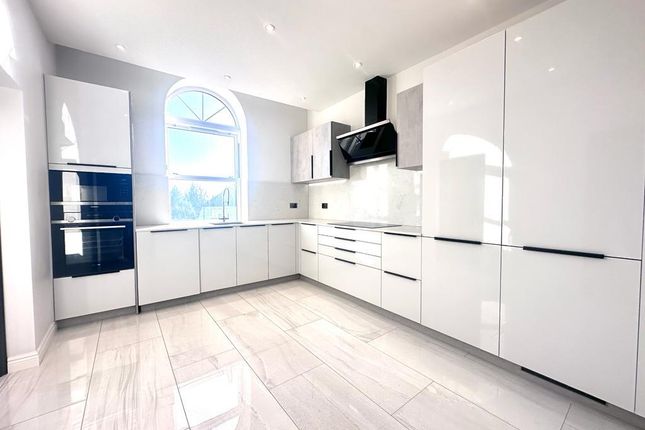 9 Bergamont House, 52 Rowantree Road, Enfield photo 2