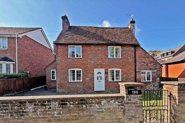 196 Kingsmead Road, Loudwater, Buckinghamshire photo 3