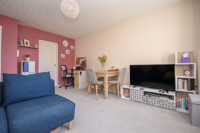 Flat 2, Austin House, High Street, Kettering photo 2