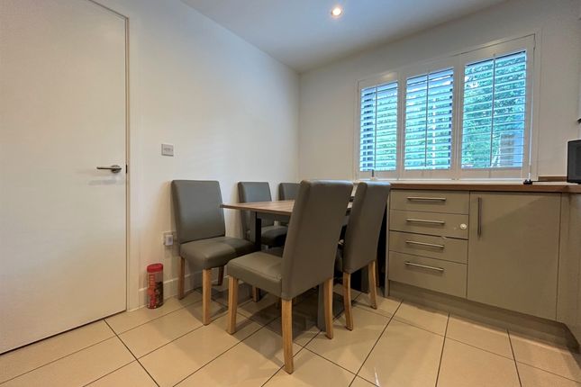 12, Bluebell Walk, Tunbridge Wells photo 3
