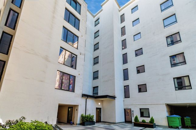 Flat for sale in Royal Crescent Road, Ocean Village, Southampton