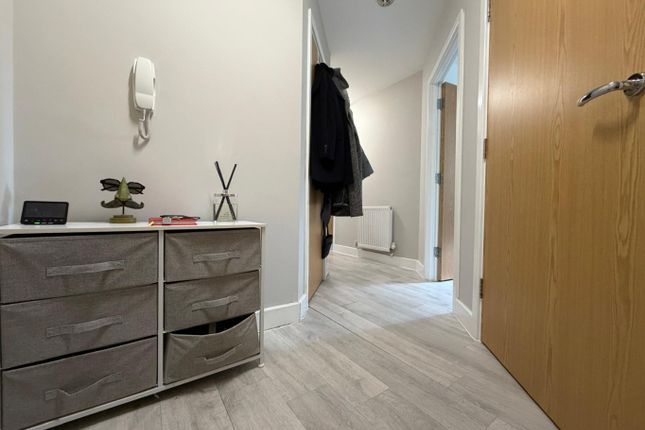 Flat 2, Endeavour House, Leigh-On-Sea photo 2