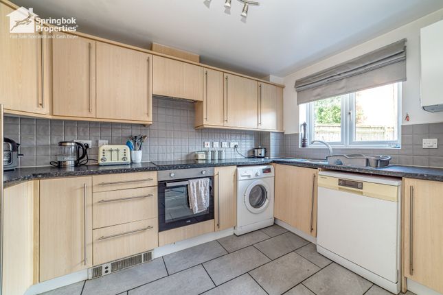 44, Laurel Gardens, Thatcham photo 4