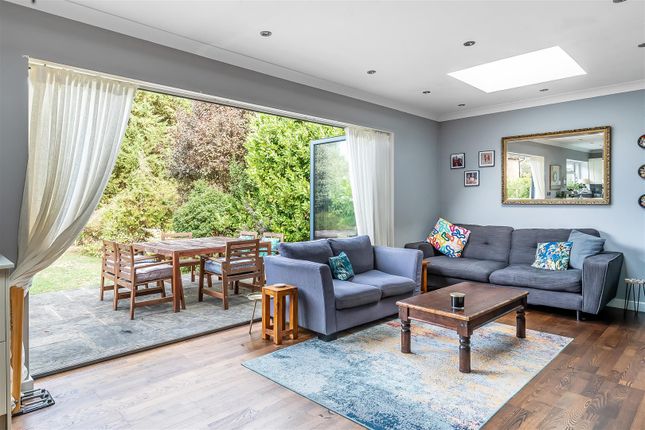 2, Yarm Close, Leatherhead photo 4
