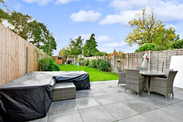 Semi-detached house to rent in Hawthorn Road, Buckhurst Hill