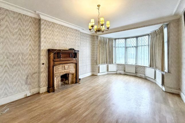 Gunnersbury Avenue, London photo 4