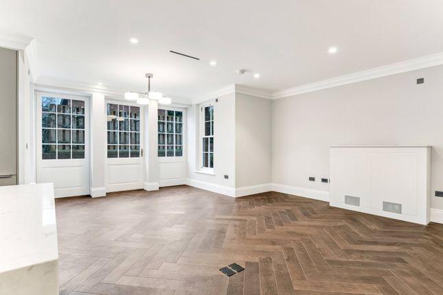 Flat for sale in The Bishops Avenue, Hampstead Garden Suburb, London