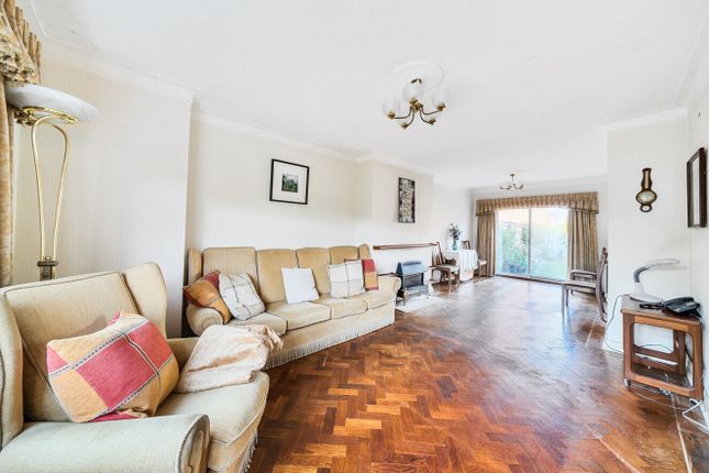6, Thornhill Way, Shepperton photo 2