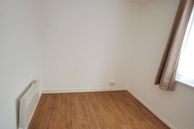 3 WOOLWORTH FLATS, WEMBLEY photo 4