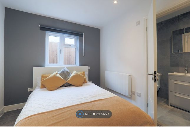 Cardinal Avenue, Borehamwood photo 5
