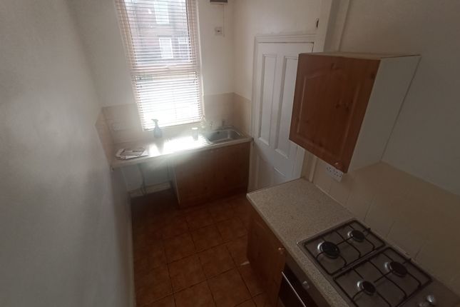 Terraced house to rent in Parkfield Row, Beeston, Leeds