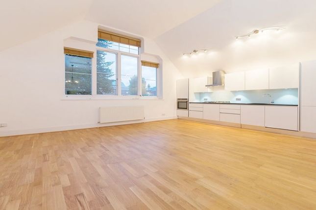 Flat to rent in Canfield Gardens, London