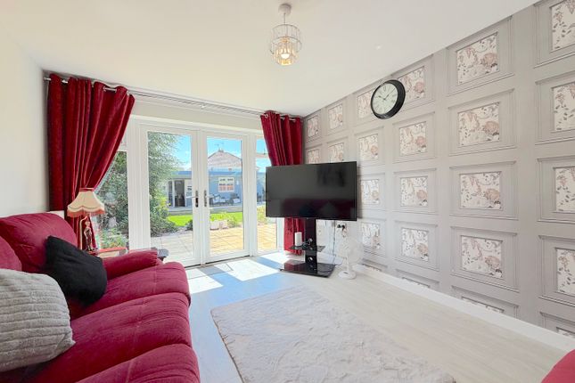 3, Lambourne Close, Walsall photo 3